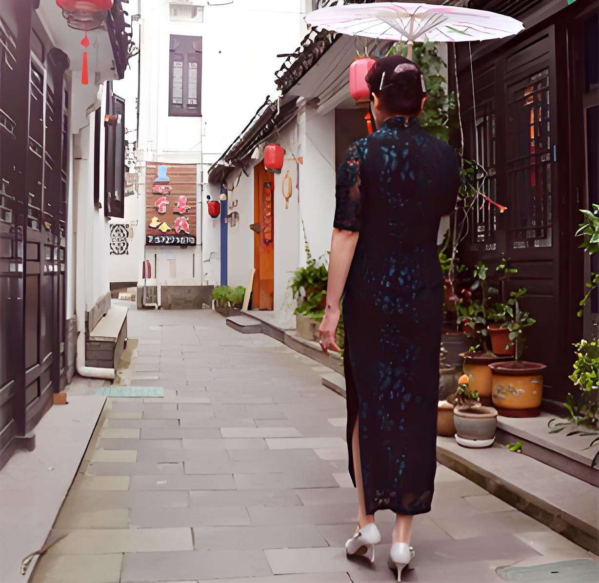 女性背影
